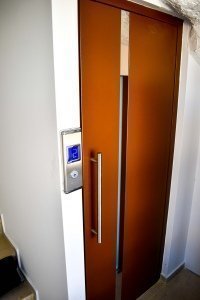 Πόρτα ασανσέρ