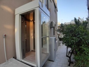 Αναβατόριο ΑΜΕΑ με πανοραμικό θάλαμο